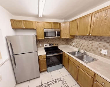 600 Village Green Court - Photo Thumbnail 12