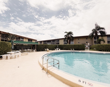 600 Village Green Court - Photo Thumbnail 15