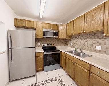 600 Village Green Court - Photo Thumbnail 10