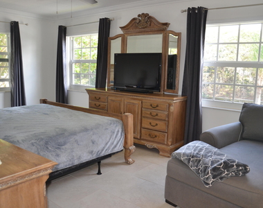 6367 Bay Club Drive - Photo Thumbnail 12