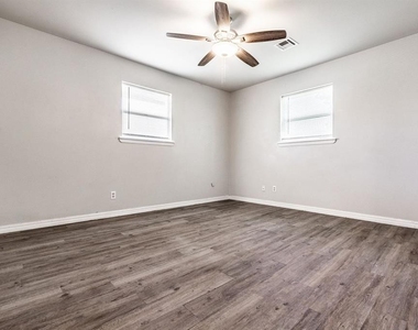617 Queensboro Place - Photo Thumbnail 9