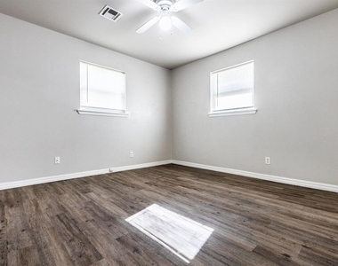 617 Queensboro Place - Photo Thumbnail 8