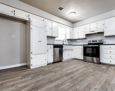 617 Queensboro Place - Photo Thumbnail 2