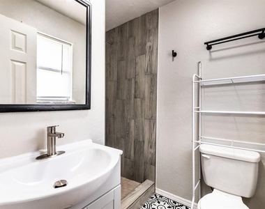 617 Queensboro Place - Photo Thumbnail 10