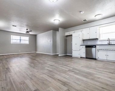 617 Queensboro Place - Photo Thumbnail 3