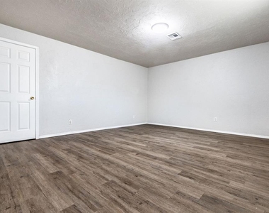 617 Queensboro Place - Photo Thumbnail 11