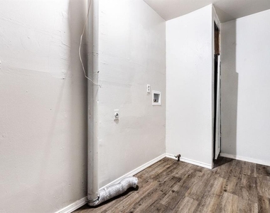 617 Queensboro Place - Photo Thumbnail 12