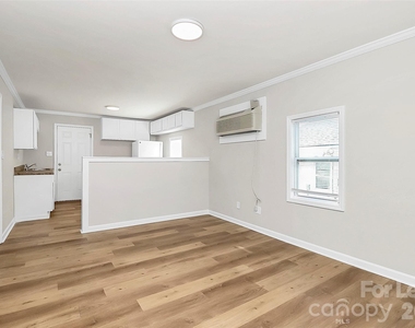 2510 Hemphill Street - Photo Thumbnail 3