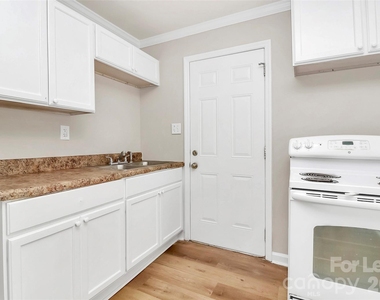 2510 Hemphill Street - Photo Thumbnail 12