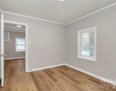 2510 Hemphill Street - Photo Thumbnail 15