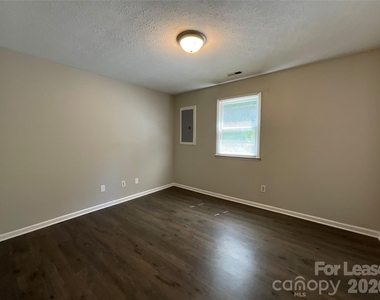 304 Palm Street - Photo Thumbnail 8