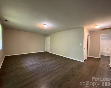 304 Palm Street - Photo Thumbnail 3