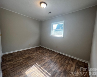 1312 Linwood Road - Photo Thumbnail 4