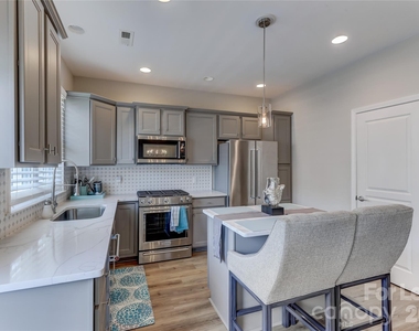 905 Lyndley Drive - Photo Thumbnail 13