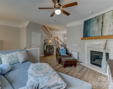 905 Lyndley Drive - Photo Thumbnail 8