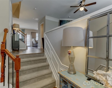 905 Lyndley Drive - Photo Thumbnail 5