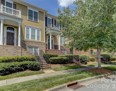 905 Lyndley Drive - Photo Thumbnail 2
