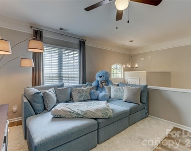 905 Lyndley Drive - Photo Thumbnail 7
