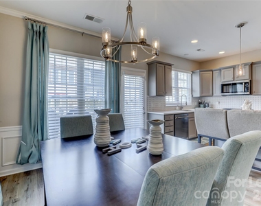 905 Lyndley Drive - Photo Thumbnail 11