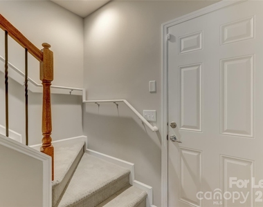 905 Lyndley Drive - Photo Thumbnail 35
