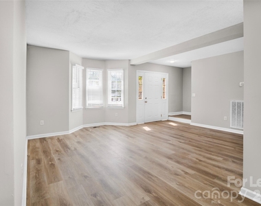 2020 Lasalle Street - Photo Thumbnail 6