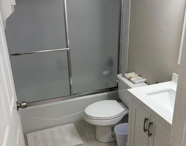 3341 Nw 47th Terrace - Photo Thumbnail 3