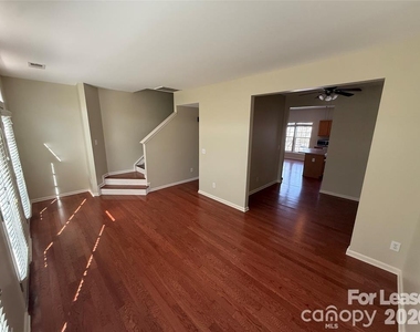 13820 Hill Street - Photo Thumbnail 3