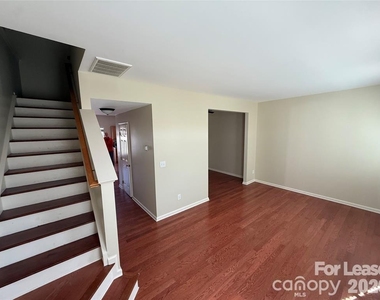 13820 Hill Street - Photo Thumbnail 4
