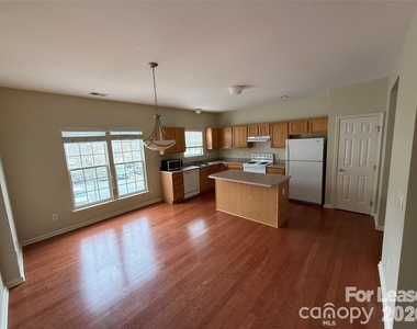 13820 Hill Street - Photo Thumbnail 2
