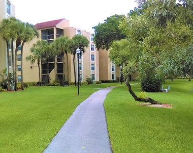 1915 Lavers Circle - Photo Thumbnail 2