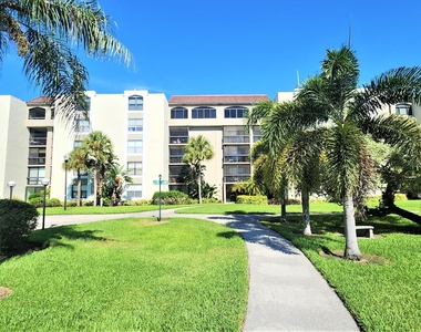 1915 Lavers Circle - Photo Thumbnail 13