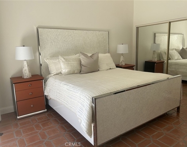 22 Calle Escala - Photo Thumbnail 13