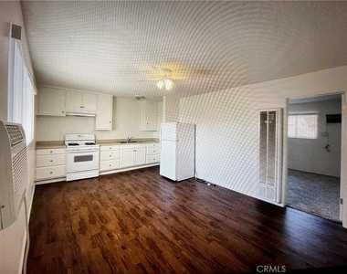 10960 Campus - Photo Thumbnail 2