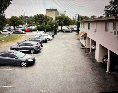 10960 Campus - Photo Thumbnail 1
