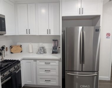 311 W Green - Photo Thumbnail 6