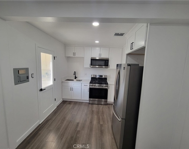 311 W Green - Photo Thumbnail 9