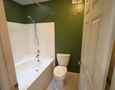 18435 Keswick Street - Photo Thumbnail 11