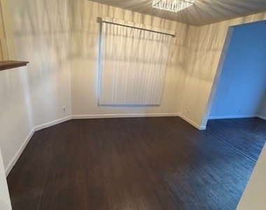 18435 Keswick Street - Photo Thumbnail 8