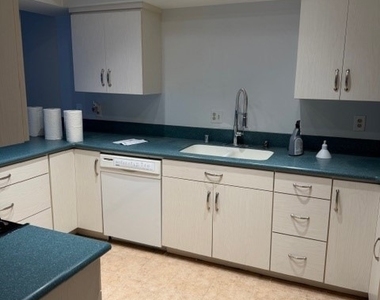 18435 Keswick Street - Photo Thumbnail 4