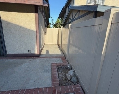 18435 Keswick Street - Photo Thumbnail 22