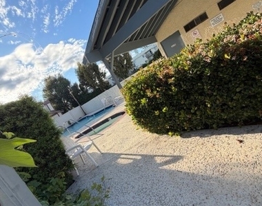 18435 Keswick Street - Photo Thumbnail 21
