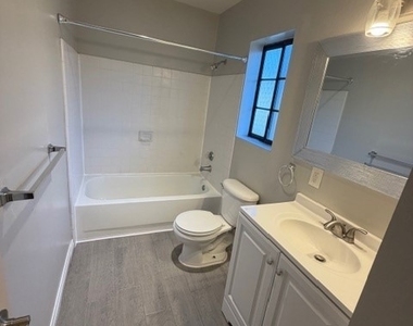 18435 Keswick Street - Photo Thumbnail 18