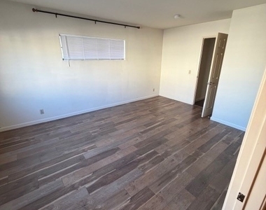 18435 Keswick Street - Photo Thumbnail 12