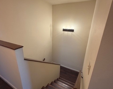 18435 Keswick Street - Photo Thumbnail 13