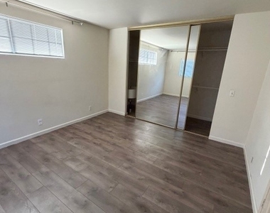 18435 Keswick Street - Photo Thumbnail 15