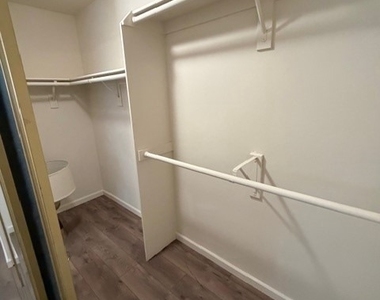 18435 Keswick Street - Photo Thumbnail 16