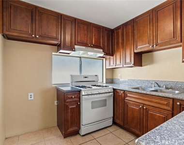 7037 Milton Avenue - Photo Thumbnail 5