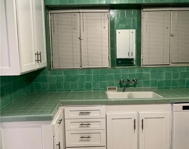 425 S Palm Drive - Photo Thumbnail 9