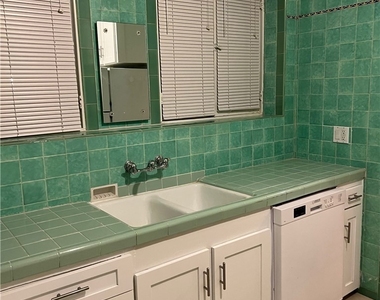 425 S Palm Drive - Photo Thumbnail 11