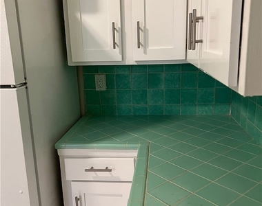 425 S Palm Drive - Photo Thumbnail 14